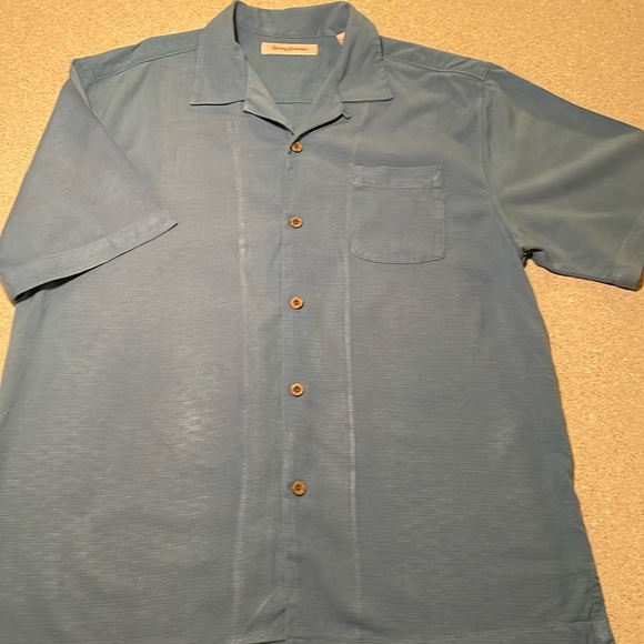 Tommy Bahama Silk Camp Shirt size Large. Solid Blue - Picture 1 of 4